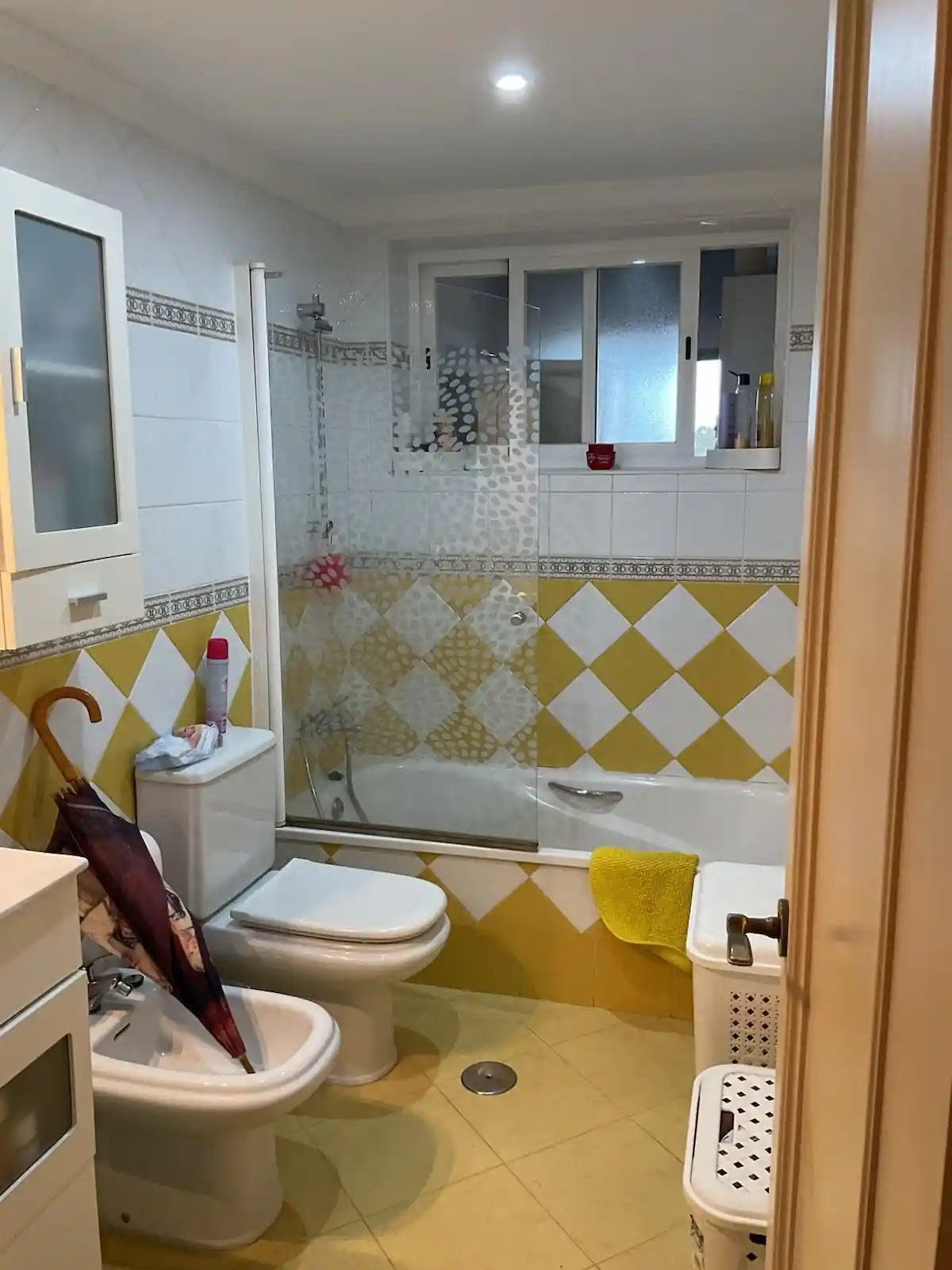 Estado previo del salon antes de la reforma del baño Travéra